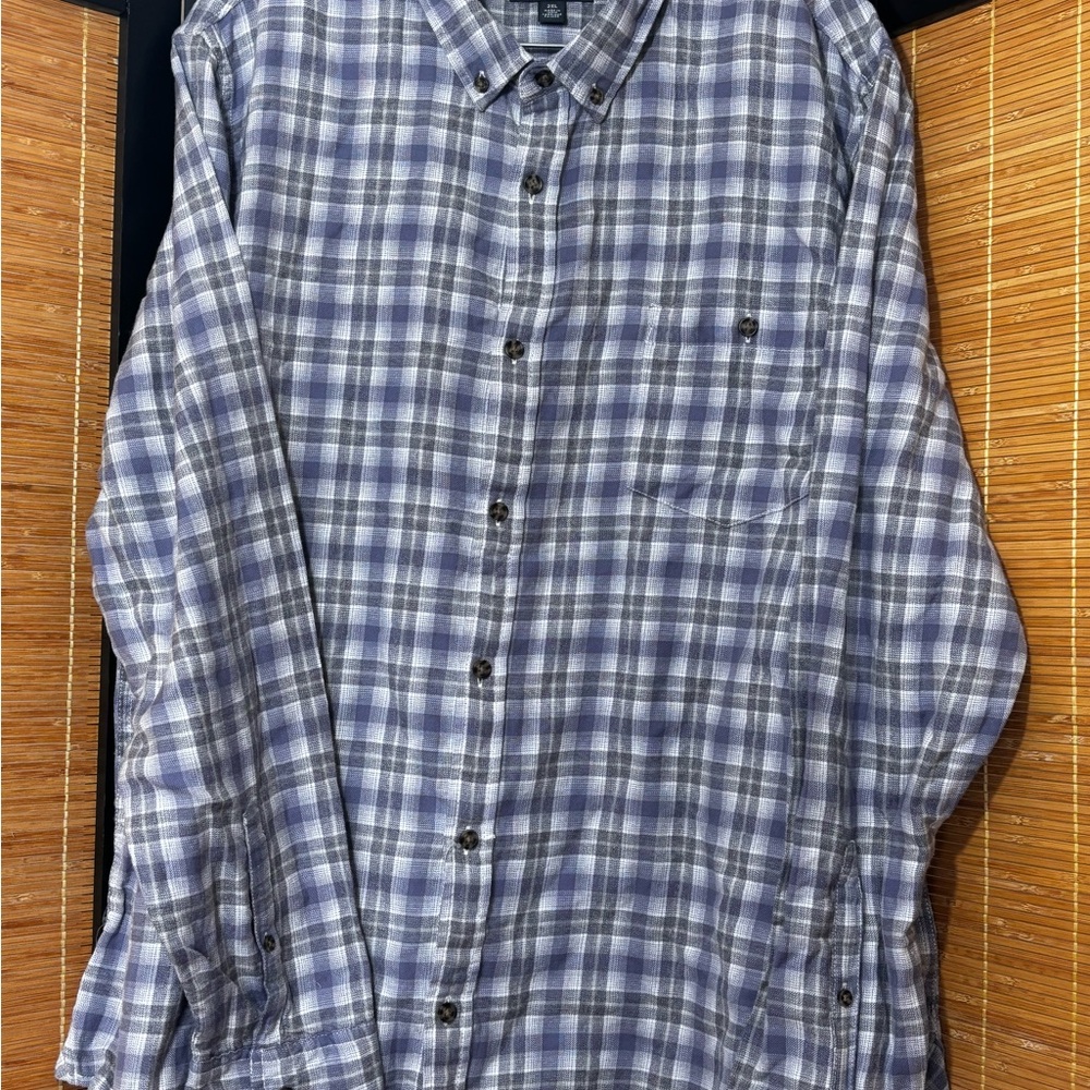 Blue and White Casual Button Down Shirt with Classic Collar
